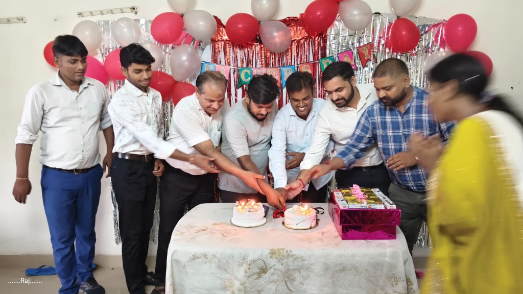 शिक्षक दिवस समारोह केक कटिंग